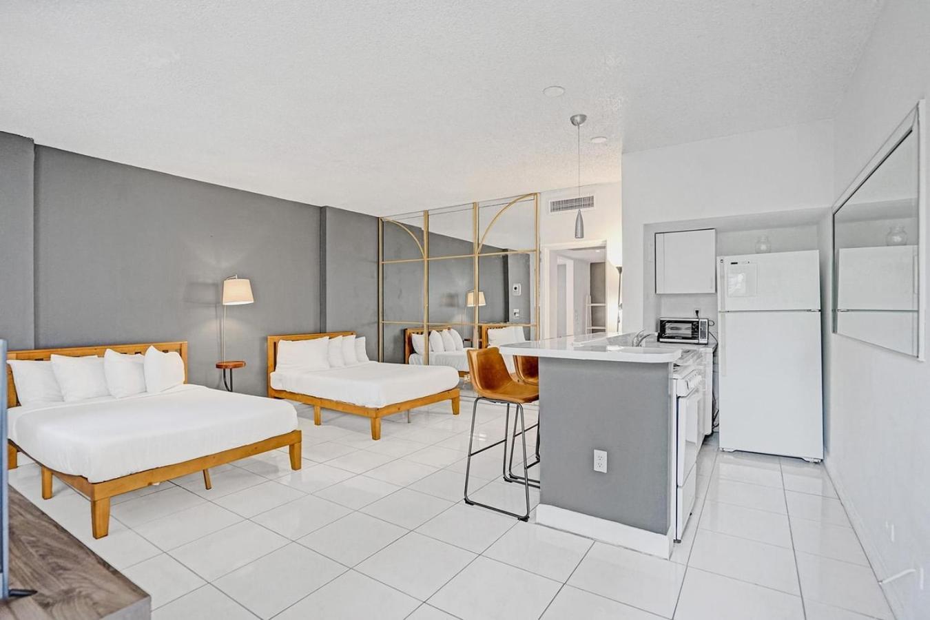 Hallandale Holiday Retreat Hollywood Boardwalk Холандейл Бийч Екстериор снимка