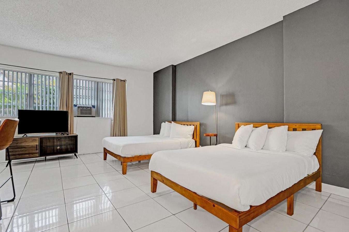 Hallandale Holiday Retreat Hollywood Boardwalk Холандейл Бийч Екстериор снимка