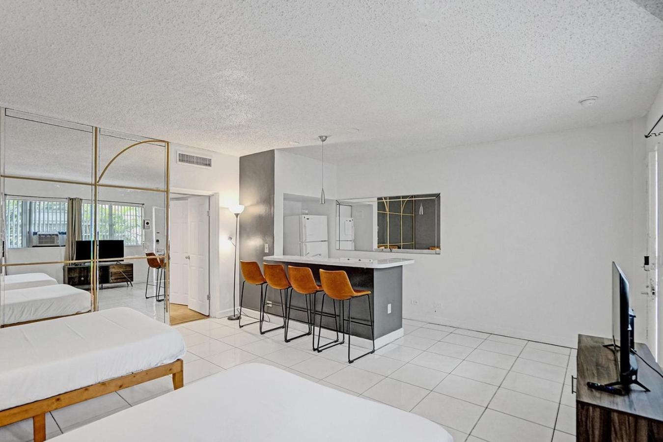 Hallandale Holiday Retreat Hollywood Boardwalk Холандейл Бийч Екстериор снимка